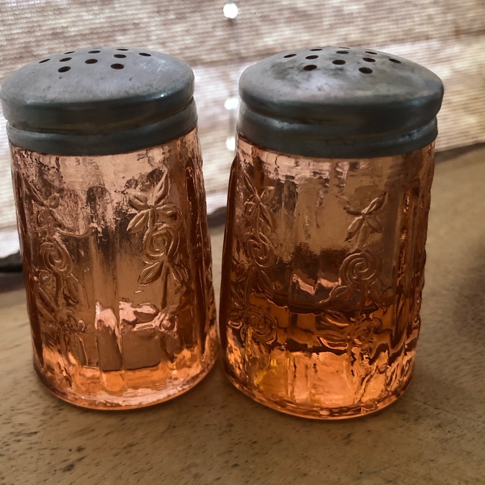 VTG Federal Glass Sharon Pink/Cabbage Rose Salt and Pepper from Depression Era